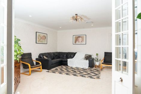 Photo of property in 5 Silhouette Way, Western Heights, Hamilton, 3200