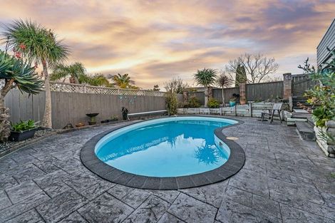 Photo of property in 1/46 Westpark Drive, West Harbour, Auckland, 0618