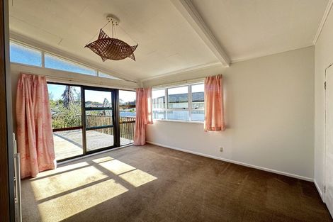 Photo of property in 4 Maui Pomare Street, Blockhouse Bay, Auckland, 0600