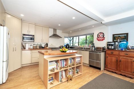 Photo of property in 215 Nixon Road, Taupaki, Henderson, 0782