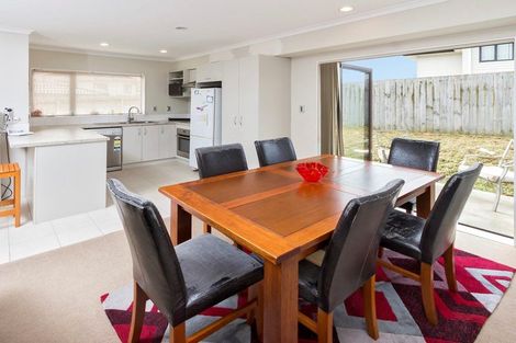 Photo of property in 71 Keri Vista Rise, Papakura, 2110