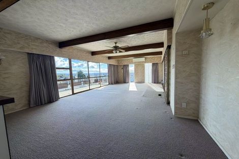 Photo of property in 73 Redoubt Road, Goodwood Heights, Auckland, 2105
