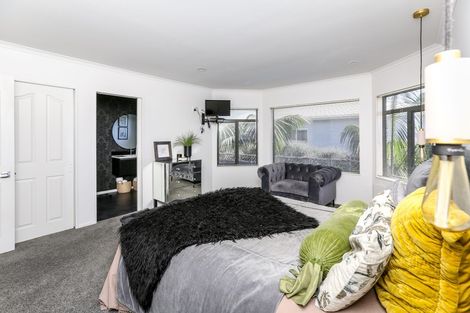 Photo of property in 24 Sackville Street, Fitzroy, New Plymouth, 4312