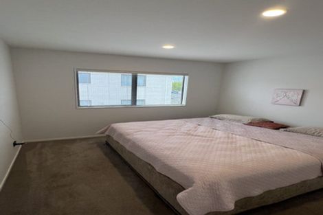 Photo of property in 1 Wyon Way, Flat Bush, Auckland, 2016