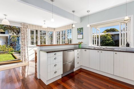 Photo of property in 10 Kowhai Street, Eastbourne, Lower Hutt, 5013