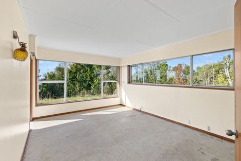 Photo of property in 310 Paraite Road, Paraite, New Plymouth, 4373