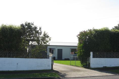 Photo of property in 10 York Crescent, Westown, New Plymouth, 4310