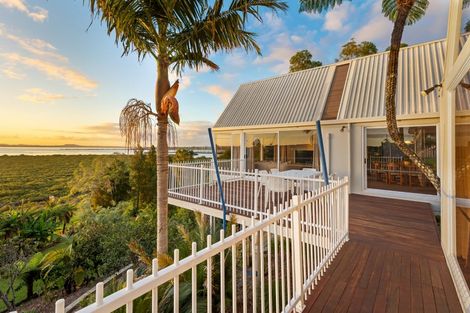 Photo of property in 25 Oakpark Place, West Harbour, Auckland, 0618