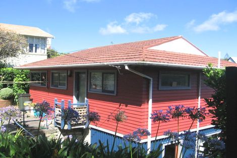 Photo of property in 36 West Road, Northland, Wellington, 6012