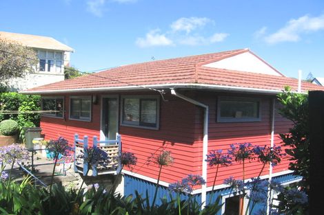 Photo of property in 36 West Road, Northland, Wellington, 6012