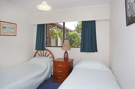 Photo of property in 5 Rushgreen Avenue, Pahurehure, Papakura, 2113