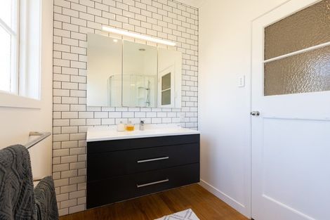 Photo of property in 5 Toutouwai Lane, Inglewood, 4330