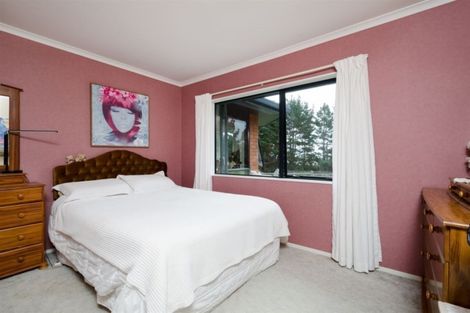 Photo of property in 355 Kiwitahi Road, Helensville, 0875