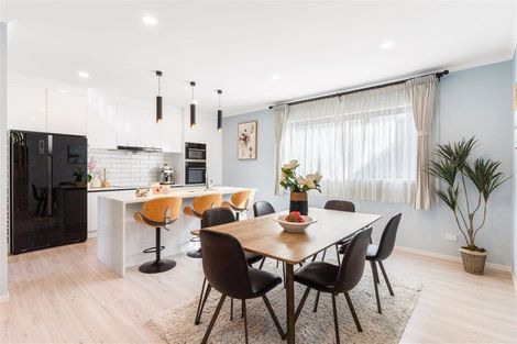 Photo of property in 33d Wairau Road, Forrest Hill, Auckland, 0627