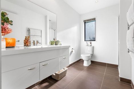 Photo of property in 24 Edgerton Road, Te Atatu Peninsula, Auckland, 0610