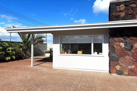 Photo of property in 97 Tiroroa Avenue, Te Atatu South, Auckland, 0610