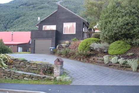 Photo of property in 15 Watts Road, Fernhill, Queenstown, 9300