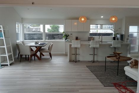 Photo of property in 57 Lawrence Crescent, Hillpark, Auckland, 2102