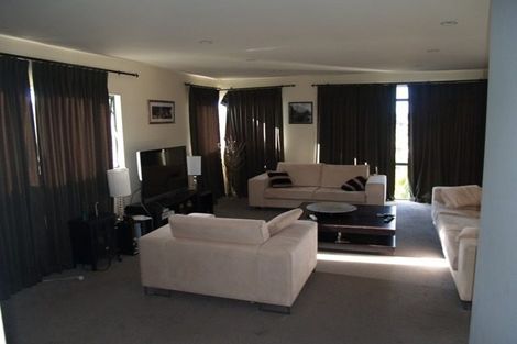 Photo of property in 3 Boeing Place, Goodwood Heights, Auckland, 2105