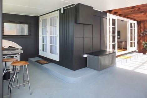 Photo of property in 1 Andresen Street, Foxton Beach, Foxton, 4815