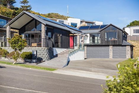 Photo of property in 14 The Fjord, Aotea, Porirua, 5024
