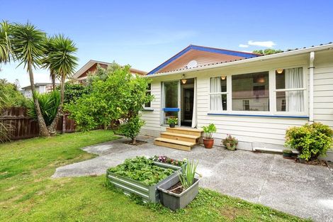 Photo of property in 24 Lincoln Avenue, Tawa, Wellington, 5028