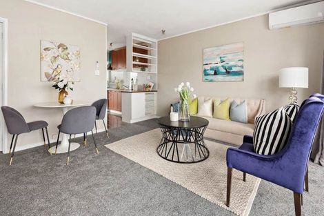 Photo of property in 2/118 Lynwood Road, New Lynn, Auckland, 0600