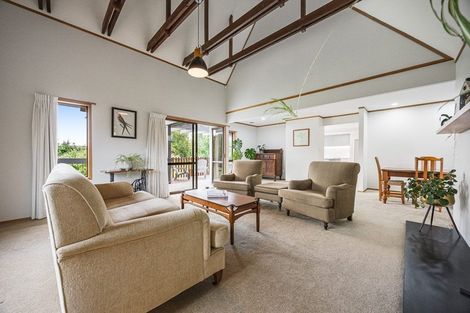 Photo of property in 132 Taupaki Road, Taupaki, Henderson, 0782