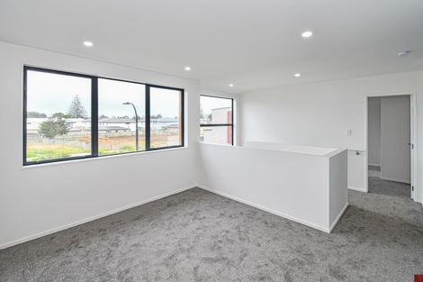 Photo of property in 39 Tapuwae Way, Mangere Bridge, Auckland, 2022
