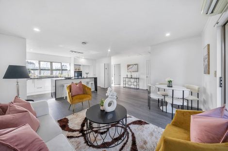 Photo of property in 2 Lockington Avenue, Henderson, Auckland, 0612