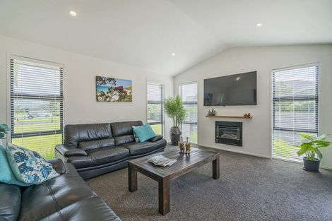 Photo of property in 10 Topping Place, Whitianga, 3510