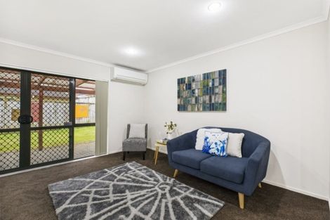 Photo of property in 17 Magic Way, Randwick Park, Auckland, 2105