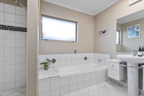 Photo of property in 12 Parkwood Place, Huntington, Hamilton, 3210