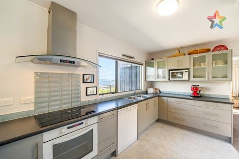 Photo of property in 2 Stanhope Grove, Korokoro, Lower Hutt, 5012