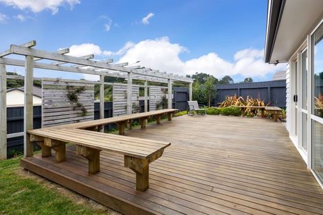 Photo of property in 3 Spritsail Place, Whitby, Porirua, 5024