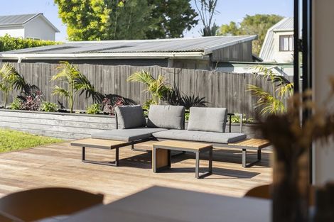 Photo of property in 8 Creamer Avenue, Belmont, Auckland, 0622