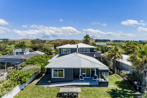 Photo of property in 243 Clifton Road, Te Awanga, 4102
