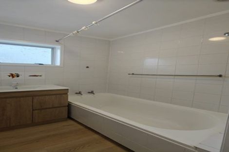 Photo of property in 1/4 Mahuta Grove, Northcote, Auckland, 0627