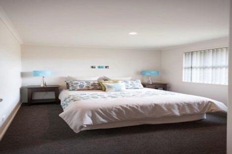 Photo of property in 6 Dumas Place, Rosehill, Papakura, 2113