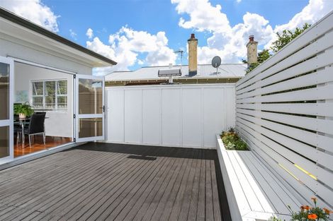 Photo of property in 2 Hamilton Place, Pukekohe, 2120