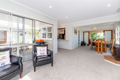 Photo of property in 25 Catalina Crescent, Forrest Hill, Auckland, 0620