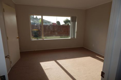 Photo of property in 1/2 Lowburn Place, Clover Park, Auckland, 2019