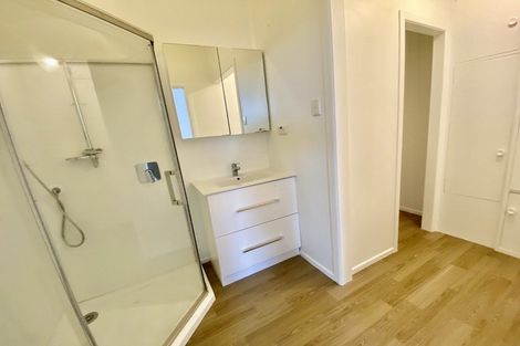 Photo of property in 85 Pupuke Road, Northcote, Auckland, 0627