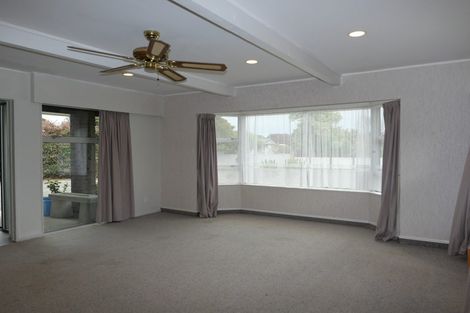 Photo of property in 11 Walton Avenue, Waikanae, 5036