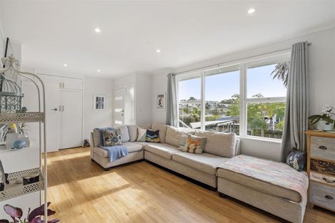 Photo of property in 2/276a Wairau Road, Glenfield, Auckland, 0627