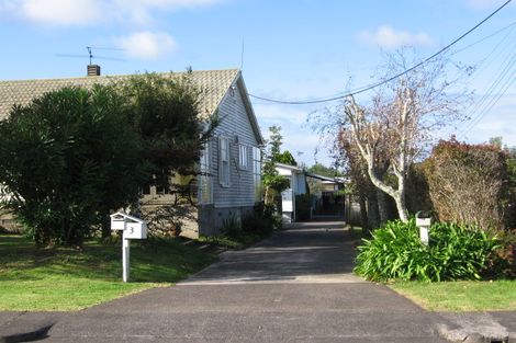 Photo of property in 3 Helga Crescent, Te Atatu Peninsula, Auckland, 0610