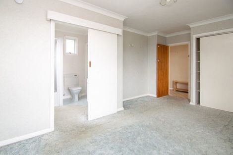 Photo of property in 33 Kent Crescent, Awapuni, Palmerston North, 4412