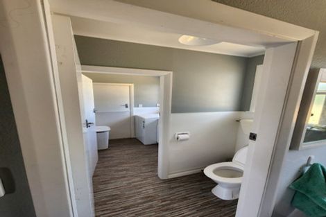 Photo of property in 4 Woburn Place, Takaro, Palmerston North, 4412