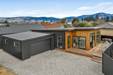 Photo of property in 8 Neplusultra Street, Cromwell, 9310