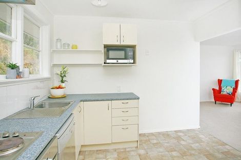 Photo of property in 104 Ruskin Road, Newlands, Wellington, 6037